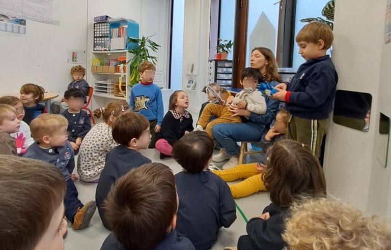 Enfants dans la classe