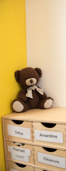 Doudou sur les étagères