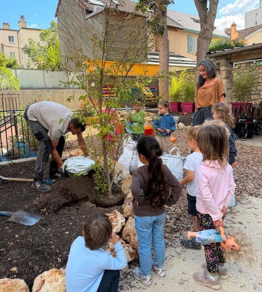Ecole côté jardin